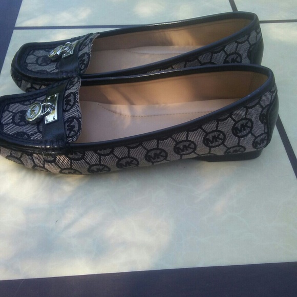 Michael Kors Women Shoe - Picture 2 of 5